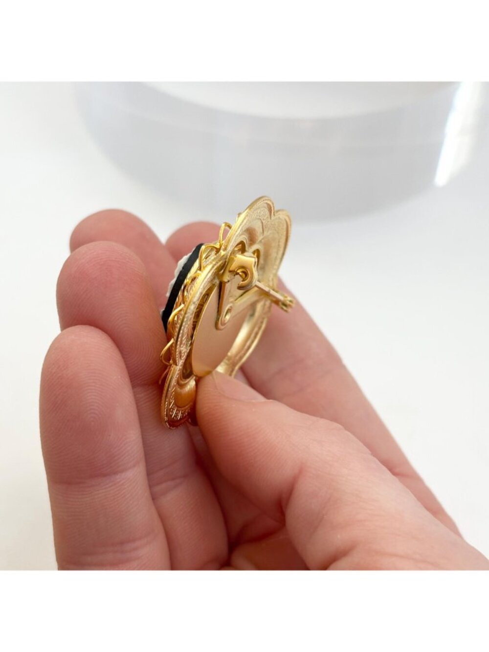 Black Cameo Accented Gold Scalloped Setting Vintage Costume Brooch | Lapel Pin - Picture 8 of 10
